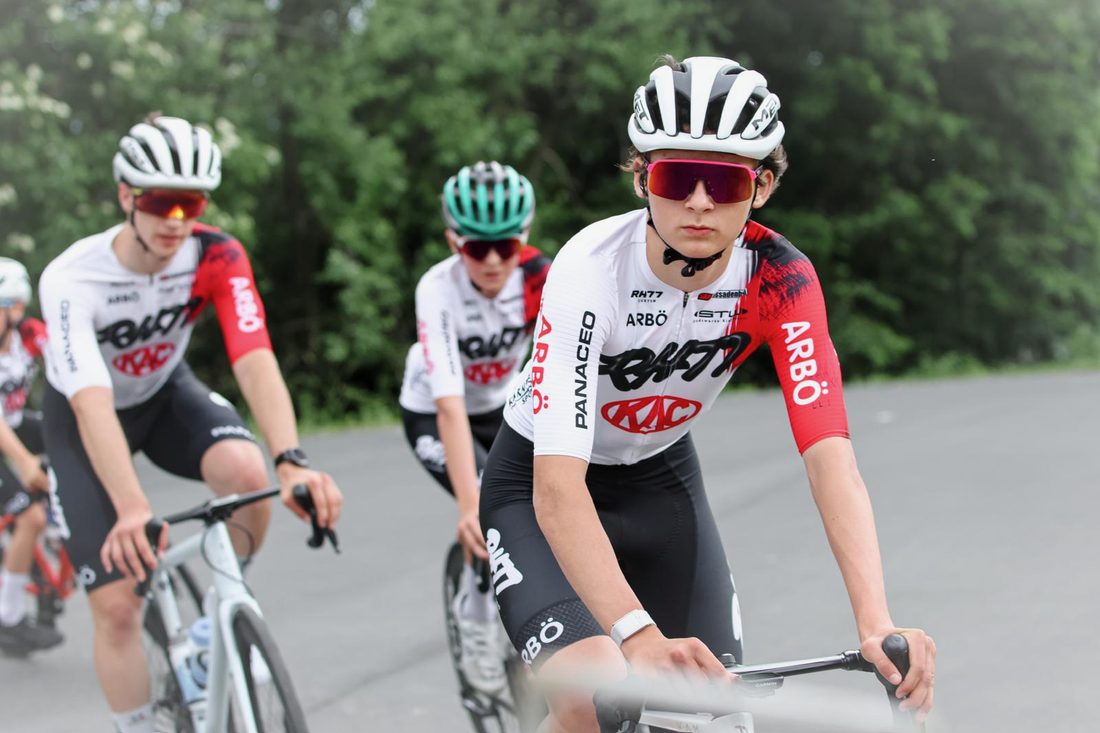 Zwei Fahrer im Training